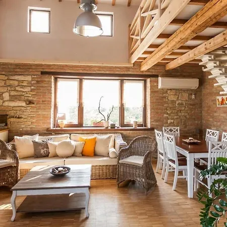 Auf Zwei Etagen, Mit Garten Und Ueberdachtem Grillplatz Feriehus *