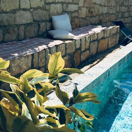Auf Zwei Etagen, Mit Garten Und Ueberdachtem Grillplatz Galata